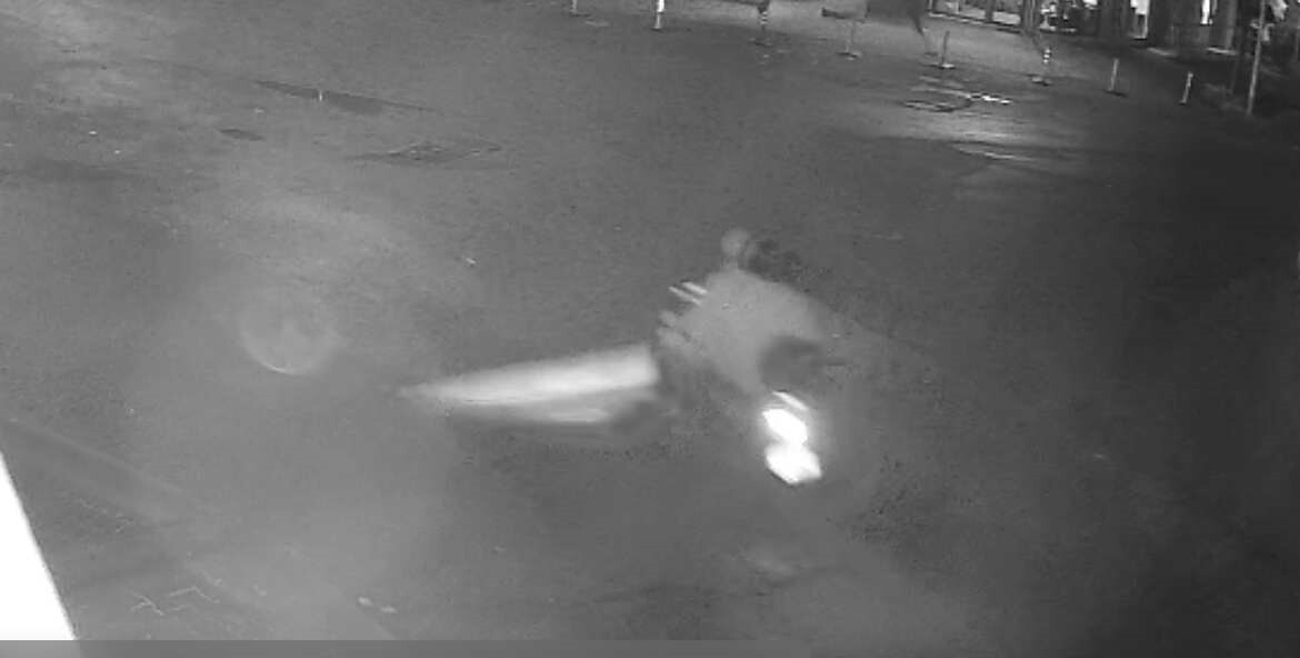 ZONGULDAK’IN EREĞLİ İLÇESİNDE BİR İŞ YERİNE MOTOSİKLETLE GELEN İKİ KİŞİNİN GERÇEKLEŞTİRDİĞİ...