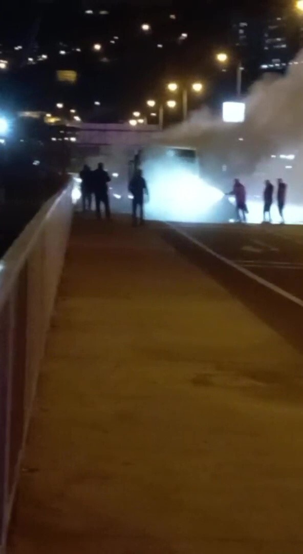 ZONGULDAK’IN KOZLU İLÇESİNE YOLCU TAŞIYAN ÖZEL HALK OTOBÜSÜNDE BAŞLAYAN YANGIN PANİĞE NEDEN OLDU....