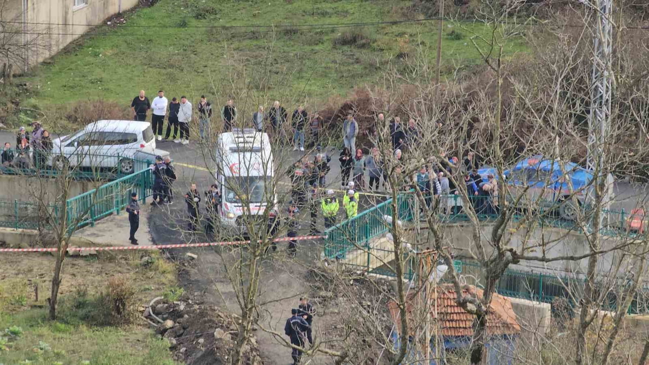 ZONGULDAK’TA 46 YAŞINDAKİ YUSUF Ü., BOŞANMA AŞAMASINDAKİ EŞİNE EVİNİN YOLUNDA KURŞUN YAĞDIRDI. EŞİ...