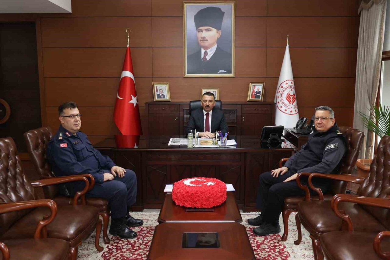 ZONGULDAK VALİSİ OSMAN HACIBEKTAŞOĞLU BAŞKANLIĞINDA, İL JANDARMA KOMUTAN V. ALB. ORHAN KAŞ VE İL...