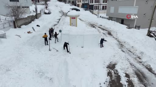 'Kardan Kız Kulesi'nin ardından şimdi de tarihi valilik binasını köylerine taşıdılar