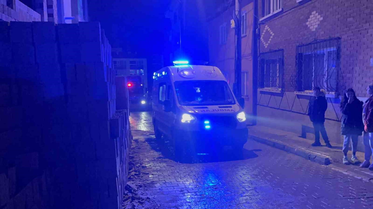 45 YAŞINDAKİ ADAM YERE DÜŞTÜ