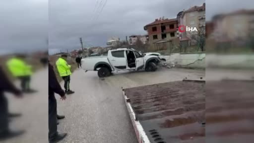 5 metrelik refüjden aşağı uçan araçta 3 kişi yaralandı