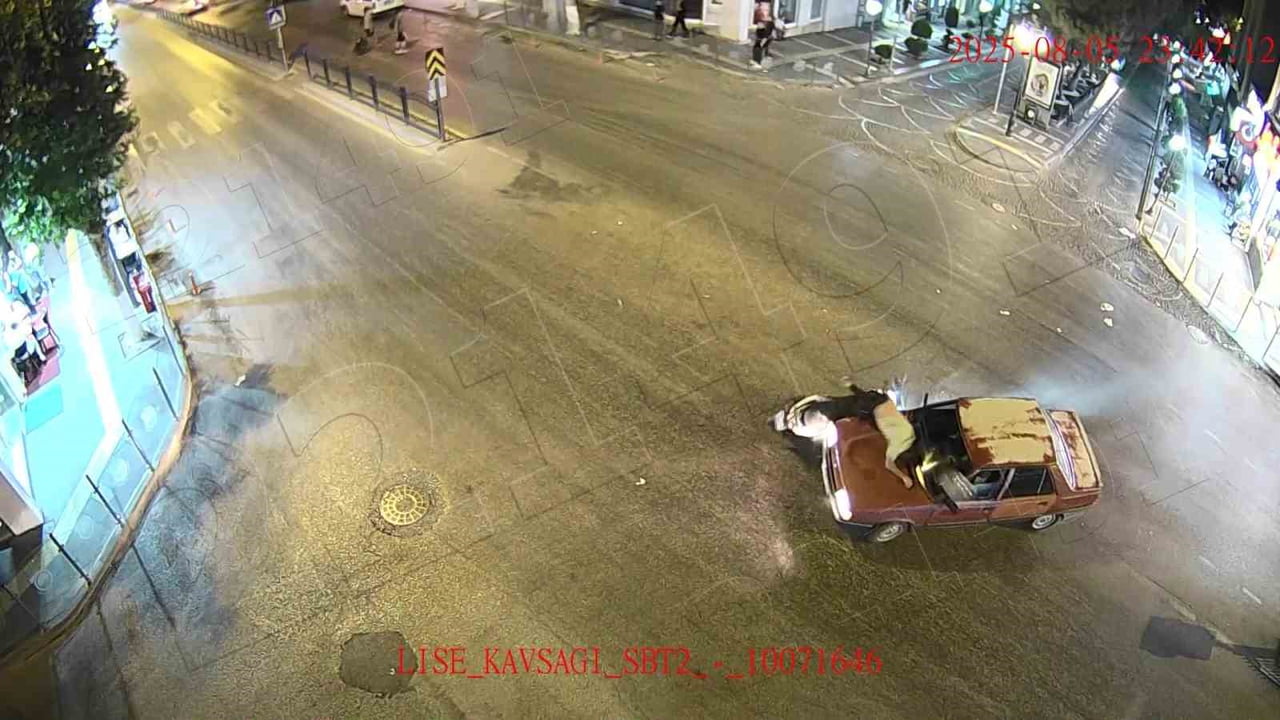 AAMASYA MERKEZ MUSTAFA KEMAL PAŞA CADDESİ ESKİ LİSE KAVŞAĞINDA BİR MOTOSİKLETLİ KAYGAN YOLDA ÖNÜNE...