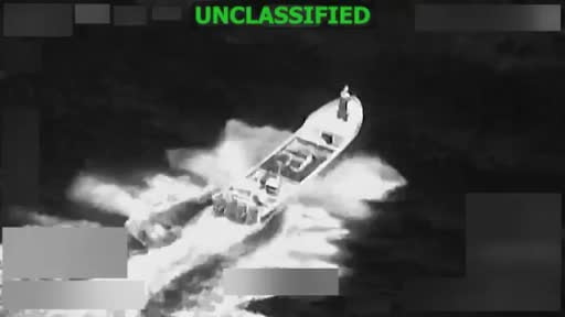 ABD ordusu, Doğu Pasifik’te uyuşturucu taşıdığı belirlenen bir tekneye saldırı düzenlendiğini ve...