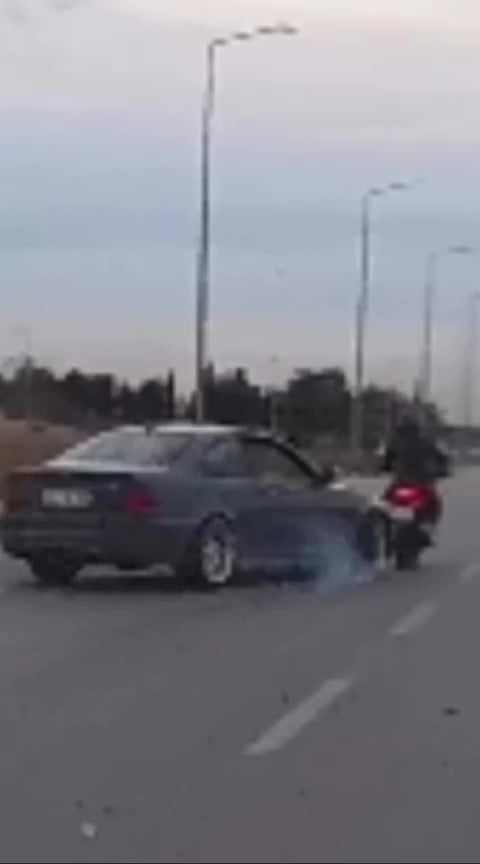 ADANA'DA TRAFİKTE DRİFT ATARAK İLERLEYEN LÜKS OTOMOBİLİN SÜRÜCÜSÜNE 58 BİN 217 LİRA İDARİ PARA...