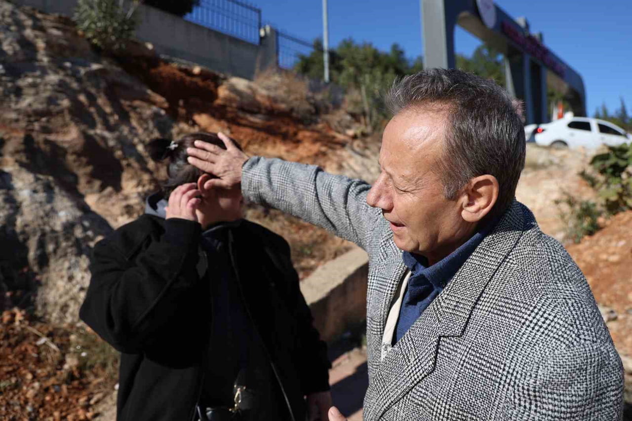 ADANA’DA 2,5 YAŞINDAYKEN GEÇİRDİĞİ YÜKSEK ATEŞLİ HASTALIK NEDENİYLE KULAK ZARLARINDA HASAR OLUŞAN...