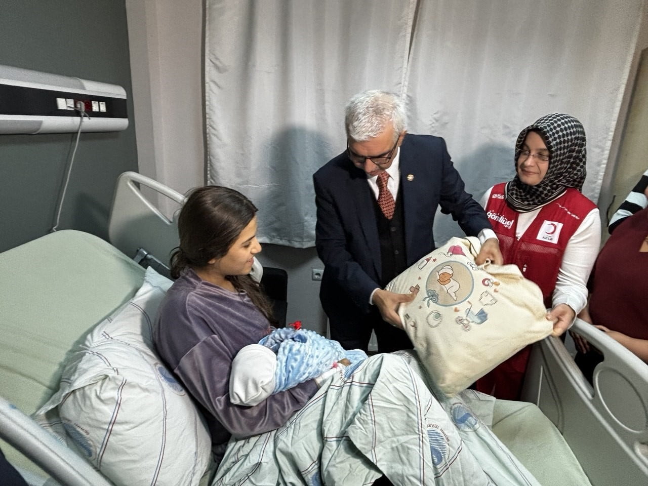 ADANA’DA 2026 YILININ İLK BEBEĞİ, HÜSNA TEKTAŞ’IN DÜNYAYA GETİRDİĞİ ‘ATLAS İSİMLİ BEBEK...