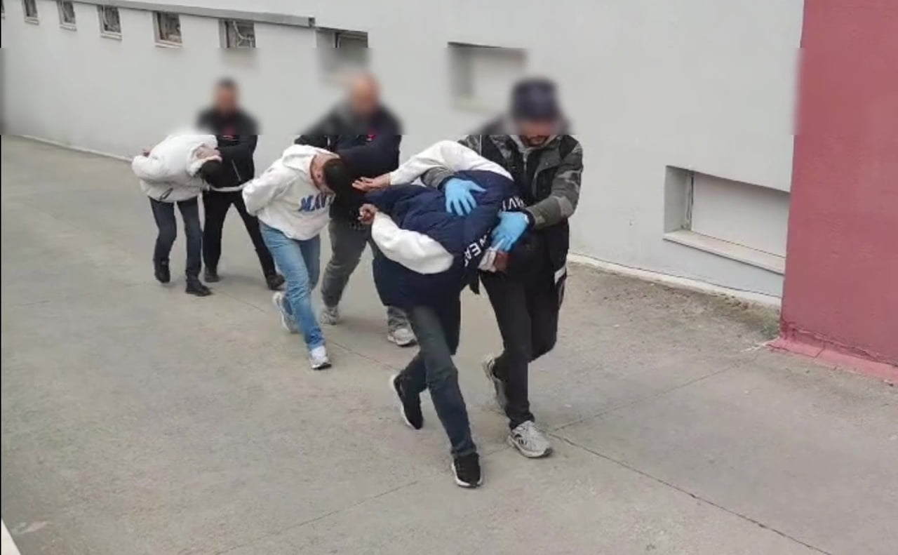 ADANA’DA BİR OTOMOBİLİN KAPI İÇLERİNE ZULALANMIŞ 66 BİN 600 ADET ECSTASY ELE...