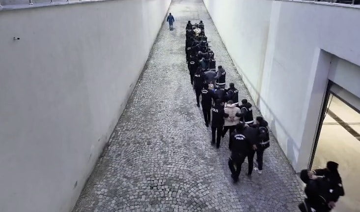 ADIYAMAN’DA, "SUÇ İŞLEMEK AMACIYLA SİLAHLI ÖRGÜT KURMAK" VE "NİTELİKLİ YAĞMA" SUÇLARI İŞLEDİĞİ...