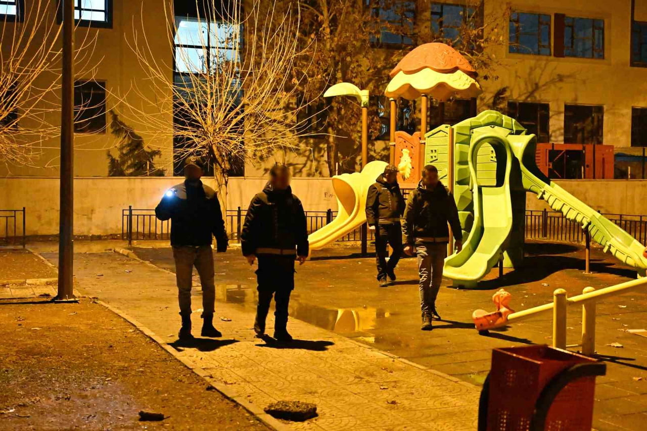 ADIYAMAN İL EMNİYET MÜDÜRLÜĞÜNE BAĞLI NARKOTİK SUÇLARLA MÜCADELEDE ŞUBE MÜDÜRLÜĞÜ EKİPLERİNCE ŞOK...