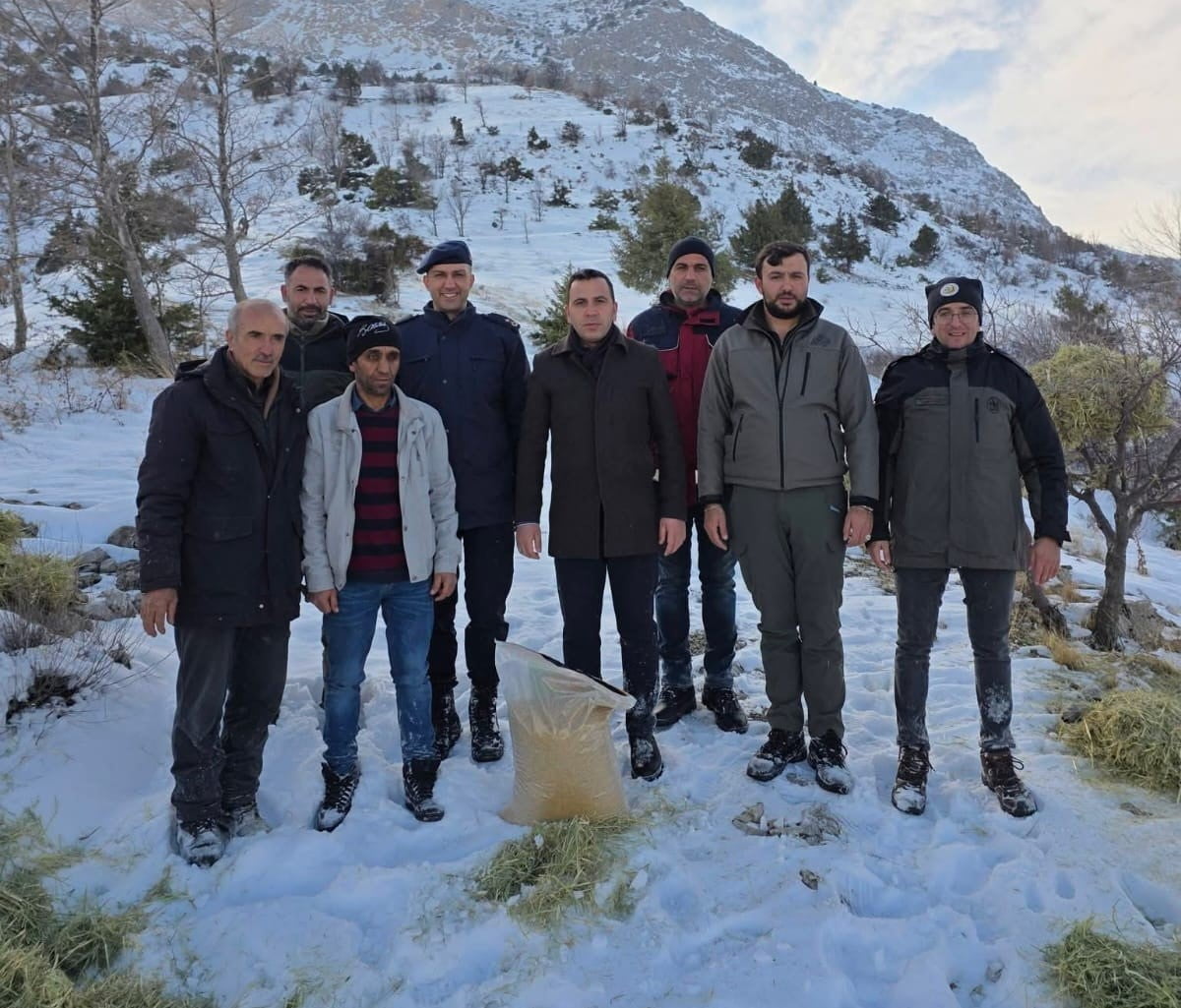 ADIYAMAN’IN GÖLBAŞI İLÇESİNDE ETKİLİ OLAN YOĞUN KAR YAĞIŞI NEDENİYLE, YABAN HAYVANLARININ OLUMSUZ...