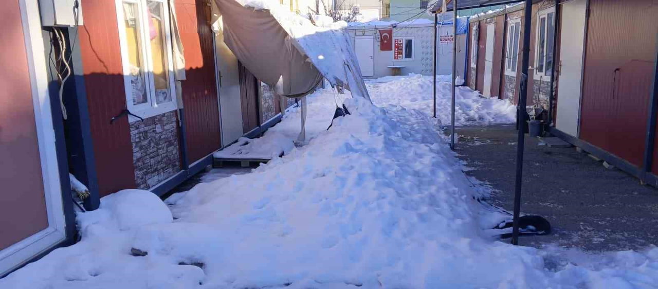 ADIYAMAN’IN GÖLBAŞI İLÇESİNDE İKİ GÜN BOYUNCA ETKİSİNİ SÜRDÜREN YOĞUN KAR YAĞIŞI, HAYATI DURMA...