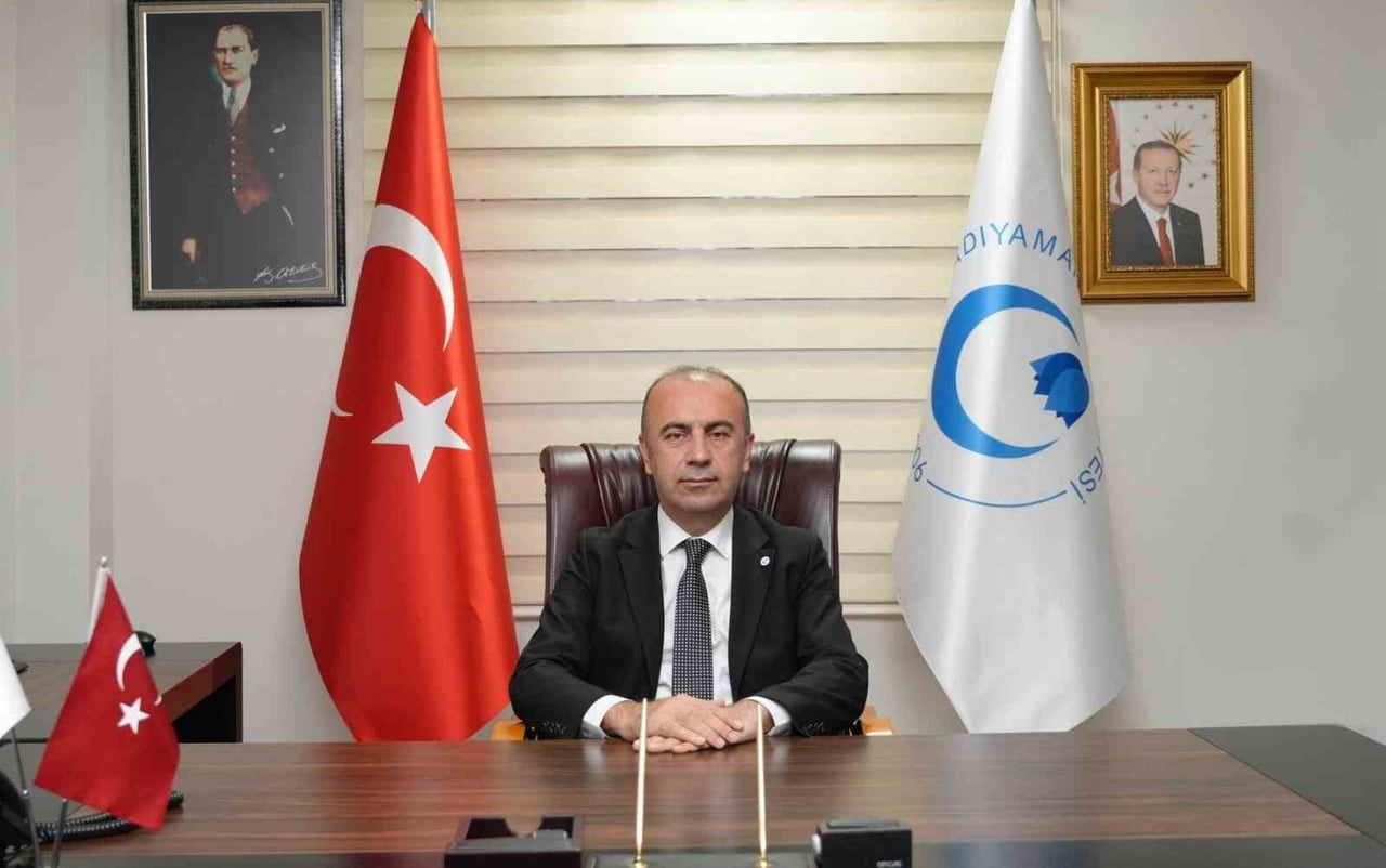 ADIYAMAN ÜNİVERSİTESİ REKTÖRÜ PROF. DR. MEHMET KELEŞ, "10 OCAK ÇALIŞAN GAZETECİLER GÜNÜ"...