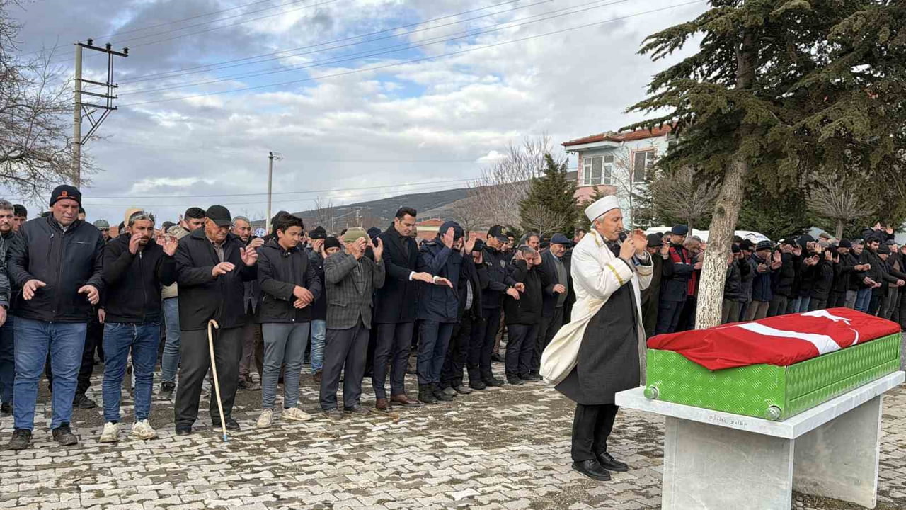AFYONKARAHİSAR'DA 96 YAŞINDA HAYATINI KAYBEDEN KORE GAZİSİ GERÇEKLEŞTİRİLEN CENAZE TÖRENİNİN...