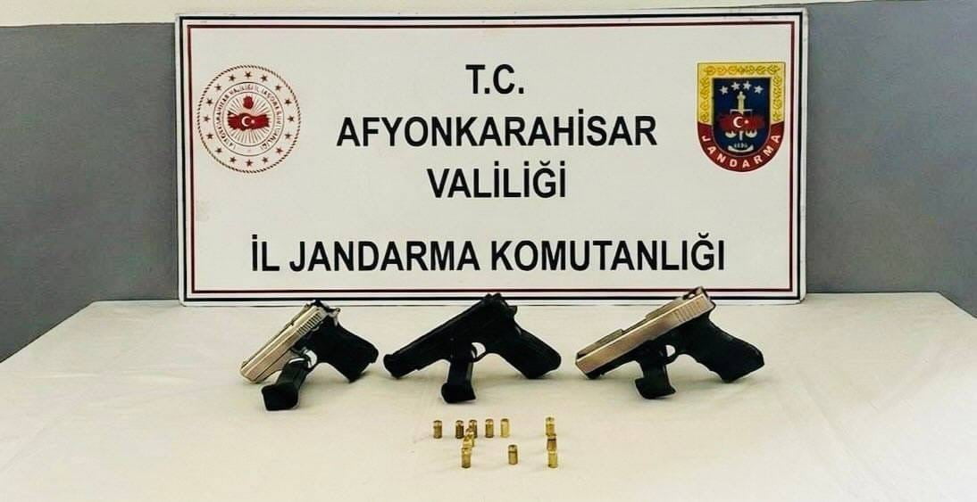 AFYONKARAHİSAR'DA JANDARMA TARAFINDAN YAPILAN OPERASYONLARDA DÜĞÜNLERDE HAVAYA ATEŞ AÇAN 3 KİŞİ...