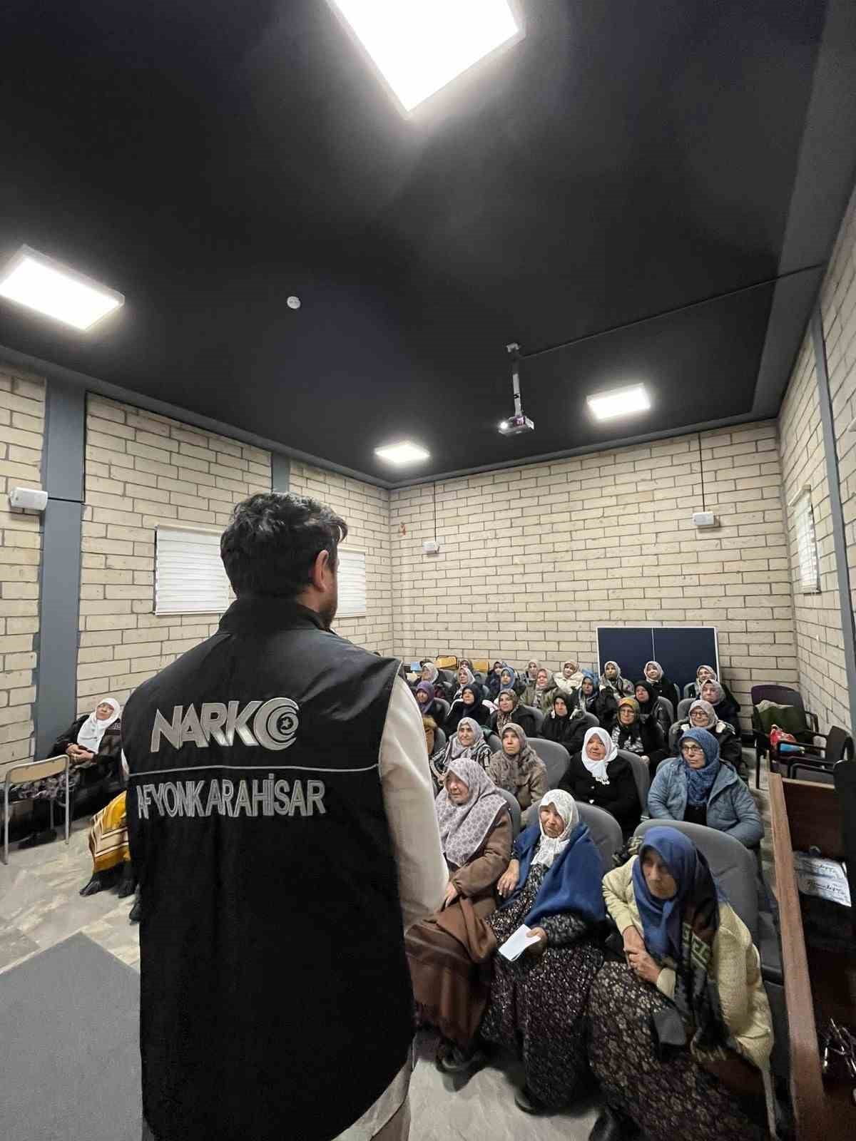 AFYONKARAHİSAR'DA POLİS EKİPLERİ TARAFINDAN MUHTAR VE ANNELERE YÖNELİK UYUŞTURUCU İLE MÜCADELE...