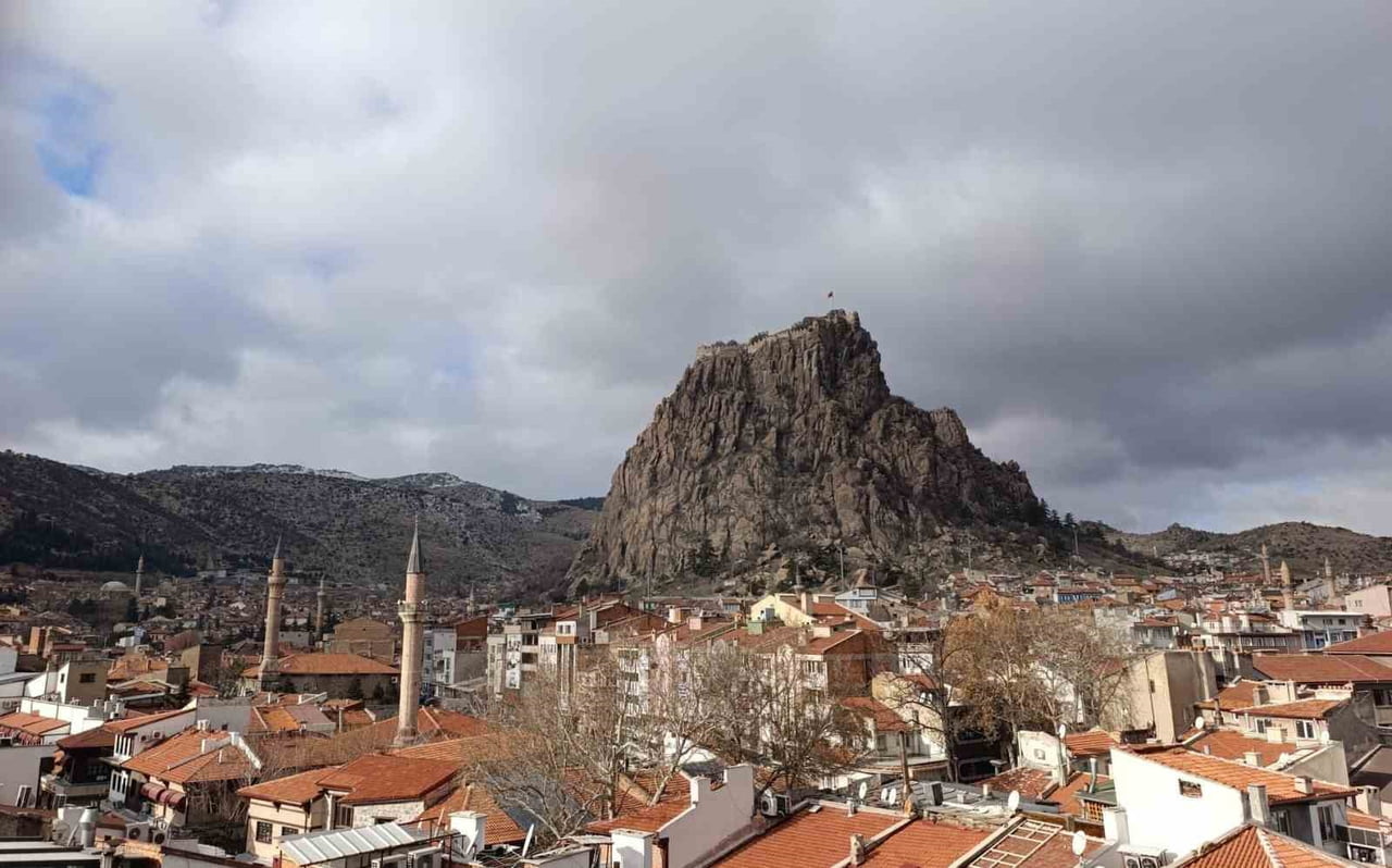 AFYONKARAHİSAR YENİ HAFTAYA PARÇALI BULUTLU BİR HAVA İLE BAŞLARKEN, YAPILAN METEOROLOJİK...