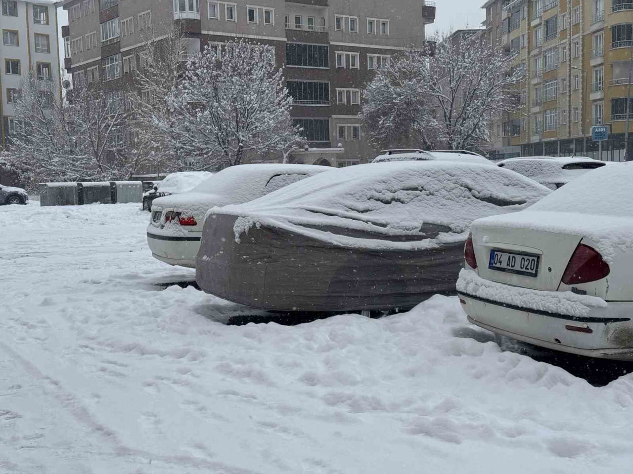 AĞRI’NIN PATNOS İLÇESİNDE DÜN AKŞAM SAATLERİNDEN İTİBAREN ETKİLİ OLAN VE BU SABAH SONA EREN KAR...