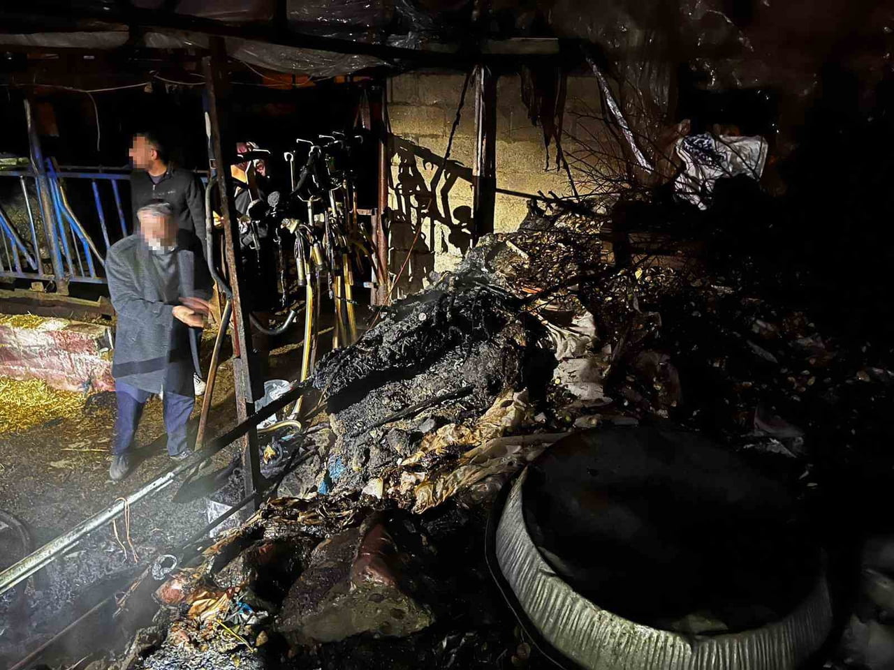 AHIRDA ÇIKAN YANGIN, İTFAİYENİN MÜDAHALESİYLE SÖNDÜRÜLÜRDÜ. OLAYDA CAN KAYBI YAŞANMAZKEN, CİDDİ...