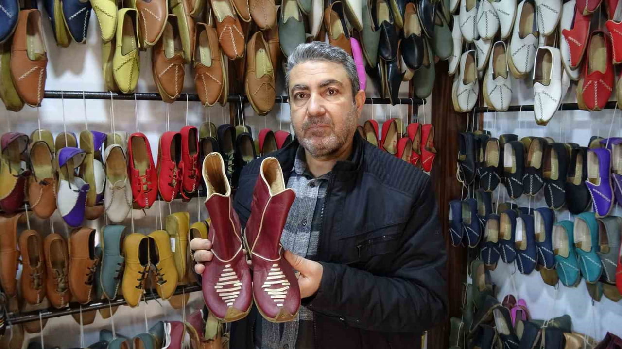 AHMET PEKTAŞ, YEMENİ AYAKKABILARI YENİ RENK VE MODELLERLE ZENGİNLEŞTİRDİKLERİNİ VE BU SAYEDE...