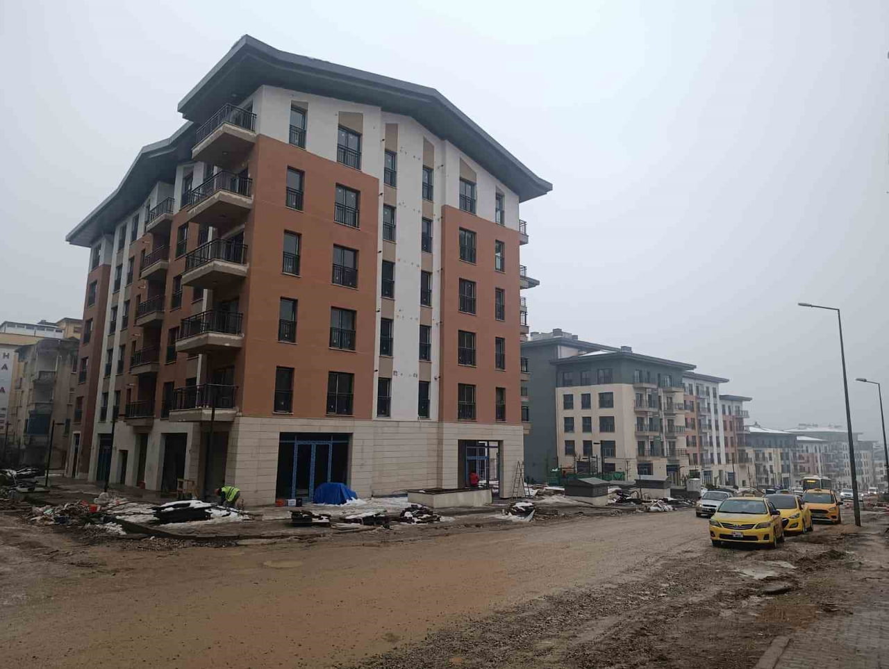 AHRAMANMARAŞ MERKEZLİ MEYDANA GELEN 6 ŞUBAT DEPREMLERİNİN ARDINDAN BAHÇELİEVLER MAHALLESİNDE...