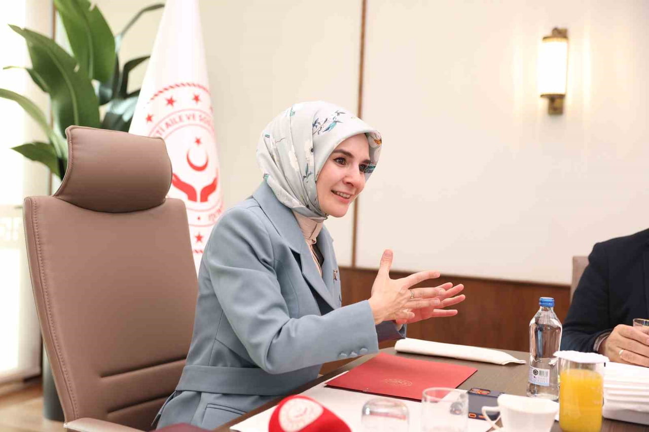 AİLE BAKANI GÖKTAŞ "AİLE VE AİLE VE SOSYAL HİZMETLER BAKANI MAHİNUR ÖZDEMİR GÖKTAŞ, AİLE VE...