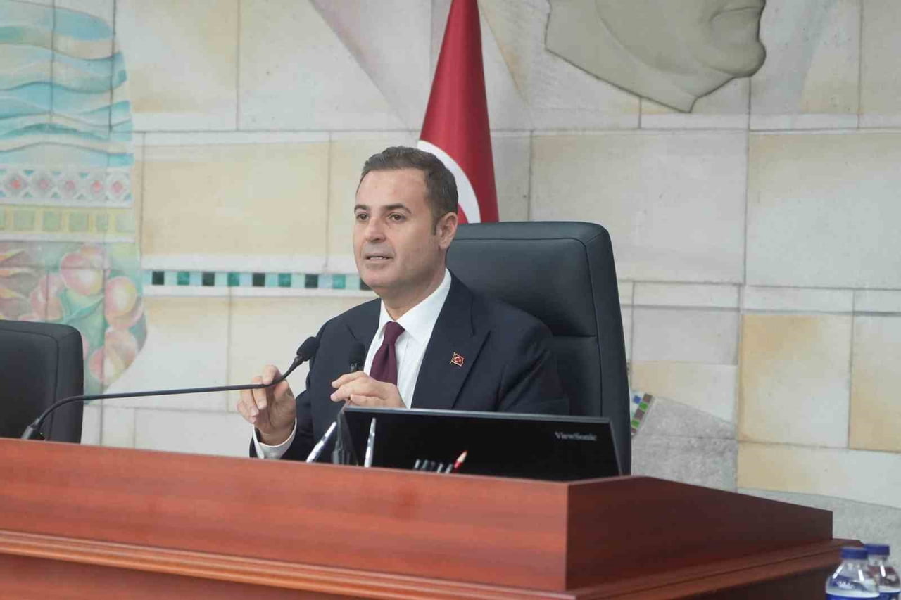 AK PARTİ'YE GEÇECEK Mİ İDDİALARININ ODAĞINDA OLAN BALIKESİR BÜYÜKŞEHİR BELEDİYE BAŞKANI AHMET...