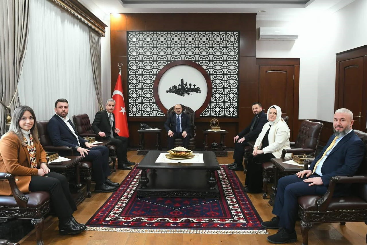 AK PARTİ GENEL BAŞKAN YARDIMCISI VE İNSAN HAKLARI BAŞKANI HASAN BASRİ YALÇIN BALIKESİR VALİLİĞİ'Nİ...