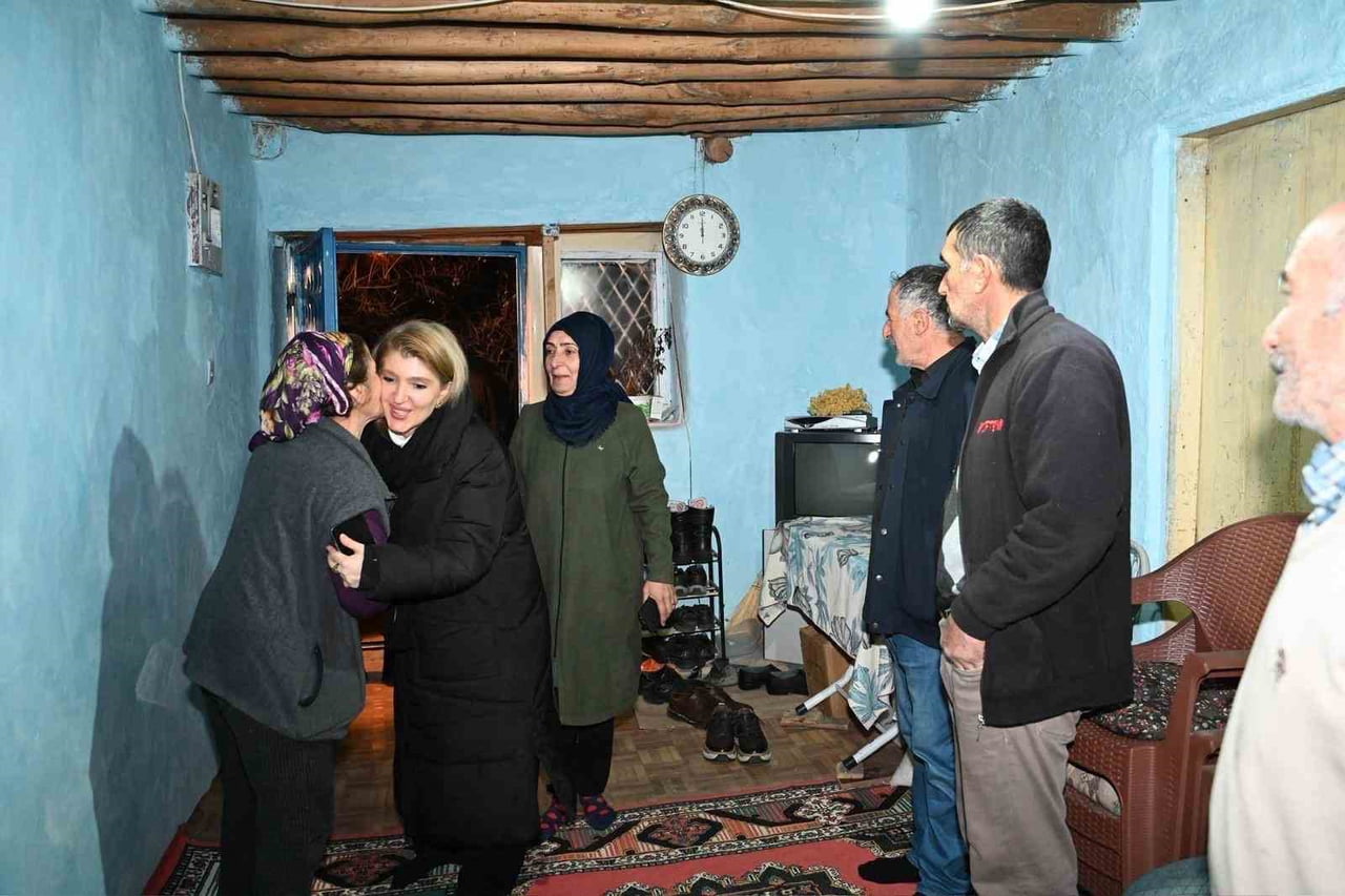 AK PARTİ MALATYA MİLLETVEKİLİ İNANÇ SİRAÇ KARA ÖLMEZTOPRAK, ARGUVAN’DA DÜZENLENEN İLÇE DANIŞMA...