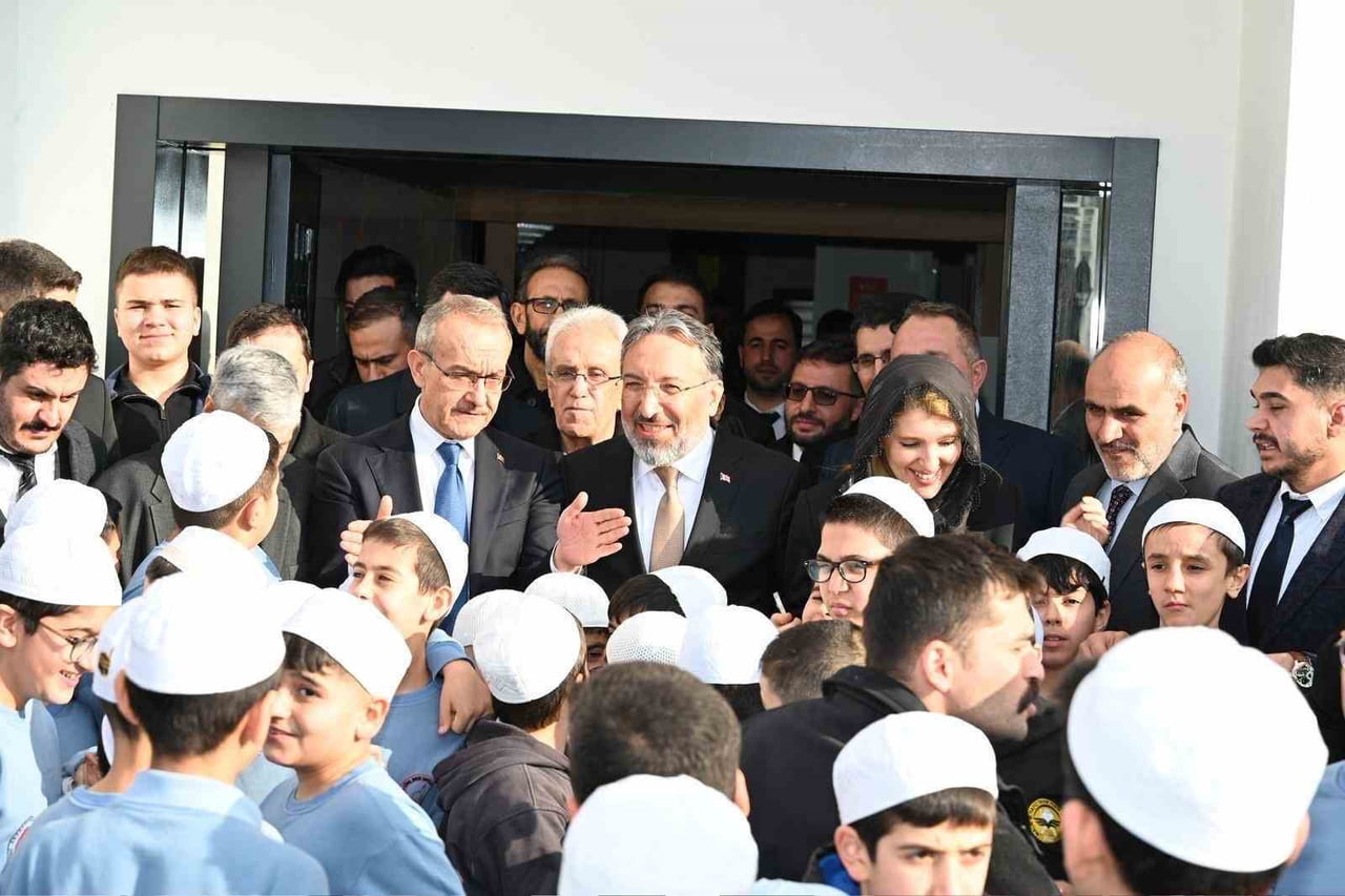 AK PARTİ MALATYA MİLLETVEKİLİ İNANÇ SİRAÇ KARA ÖLMEZTOPRAK, DİYANET İŞLERİ BAŞKANI PROF. DR. SAFİ...