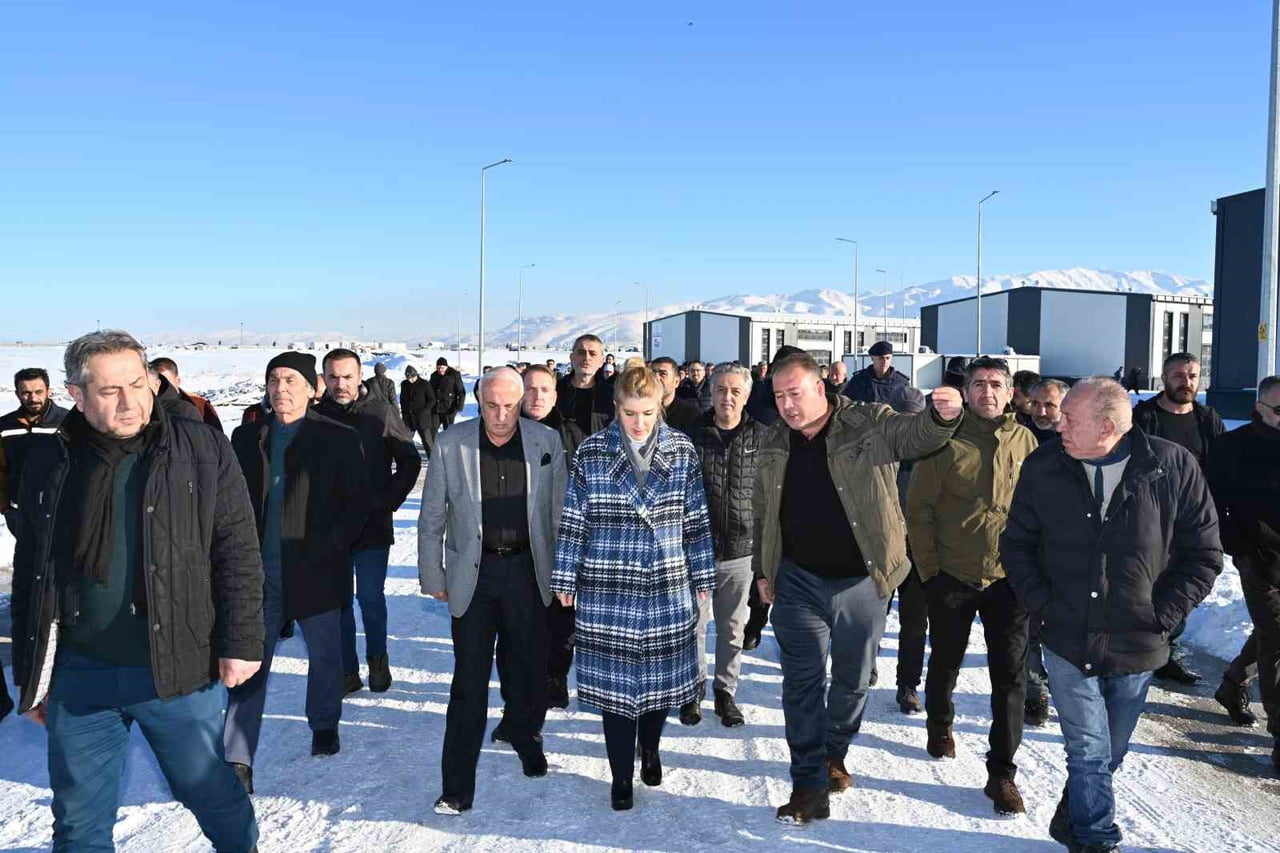 AK PARTİ MALATYA MİLLETVEKİLİ İNANÇ SİRAÇ KARA ÖLMEZTOPRAK, MALATYA VALİSİ SEDDAR YAVUZ’U ZİYARET...