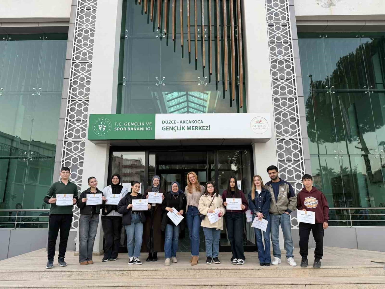 AKÇAKOCA GENÇLİK MERKEZİ’NDE DÜZENLENEN DİKSİYON ATÖLYESİ, GENÇLERİN YOĞUN KATILIMIYLA BAŞARIYLA...