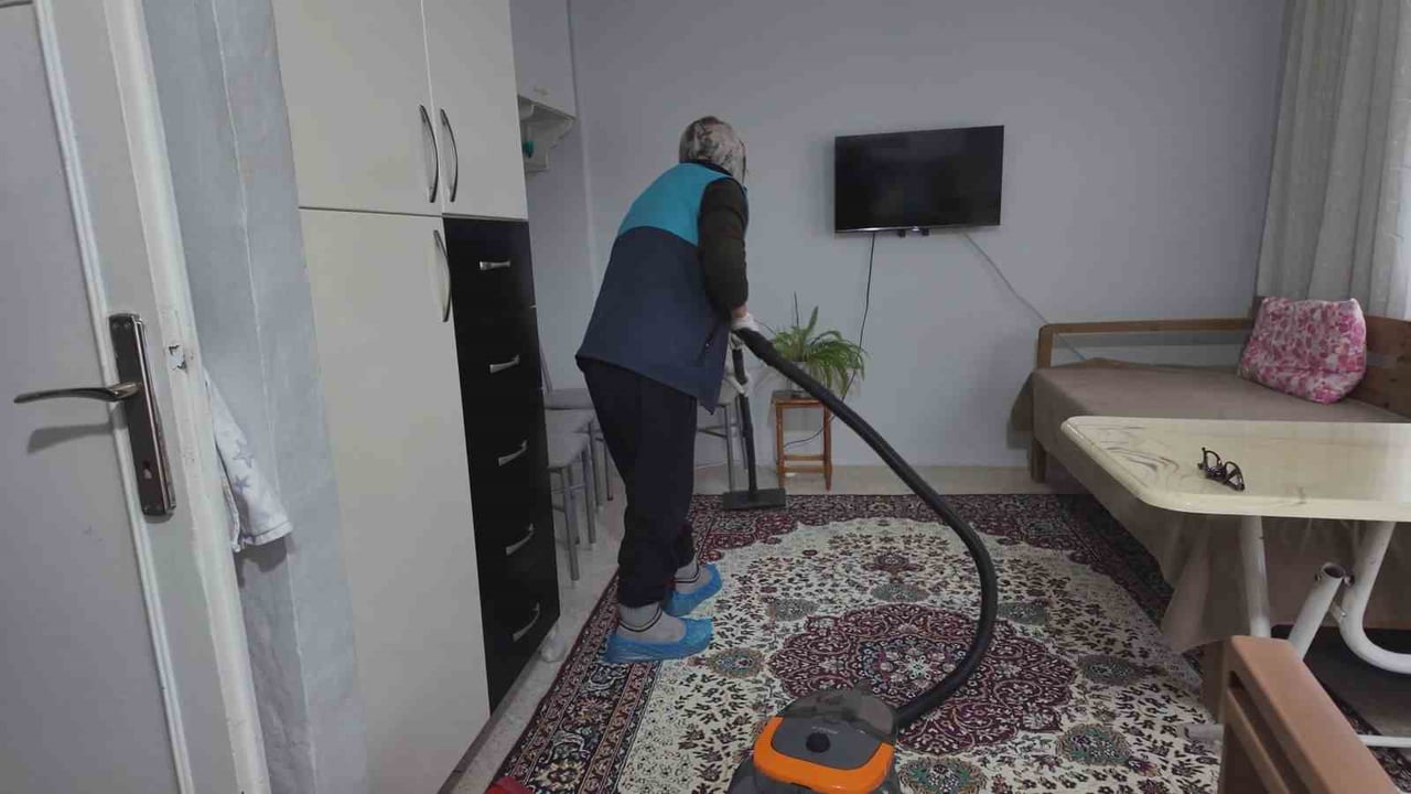 AKDENİZ BELEDİYESİ, İLÇEDE YAŞAYAN KİMSESİZ, ENGELLİ VE YAŞI İLERLEMİŞ VATANDAŞLARIN YAŞAM...