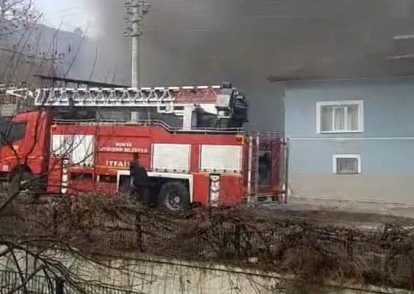 AKŞEHİR İLÇESİNDE MÜSTAKİL EVDE ÇIKAN YANGINDA 1 KİŞİ YARALANDI.