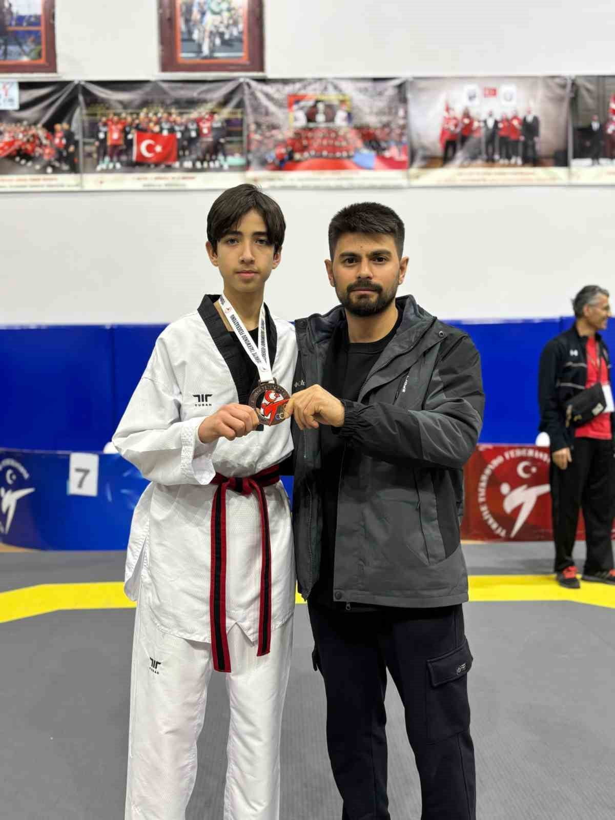 ALANYA’DA 26-28 OCAK TARİHLERİ ARASINDA DÜZENLENEN BATI GRUBU TAEKWONDO TÜRKİYE ŞAMPİYONASI’NDAN...