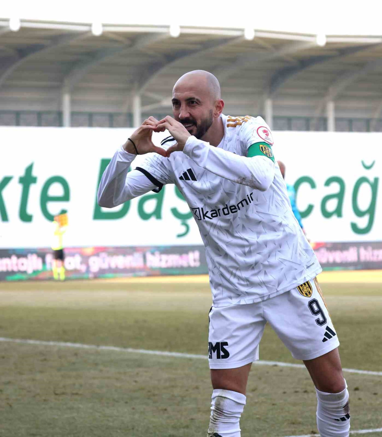 ALİAĞA FUTBOL KULÜBÜ’NÜN DENEYİMLİ FUTBOLCUSU AHMET İLHAN ÖZEK, SEZONUN KALAN BÖLÜMÜYLE İLGİLİ...