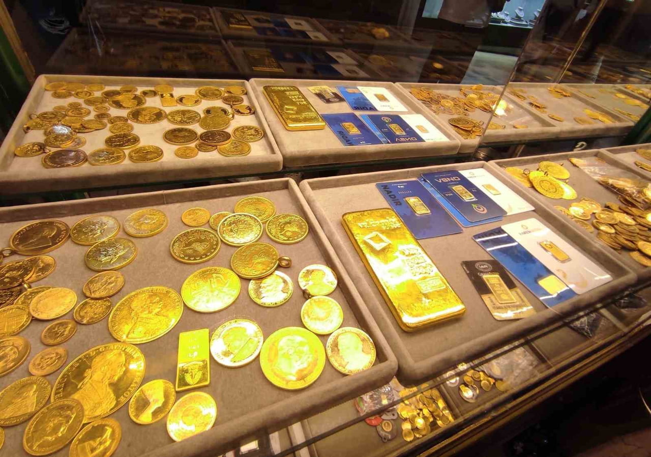 ALTININ ONS FİYATI FED'İN FAİZ KARARI ÖNCESİ 5 BİN 250 DOLARI AŞARAK REKOR KIRDI.