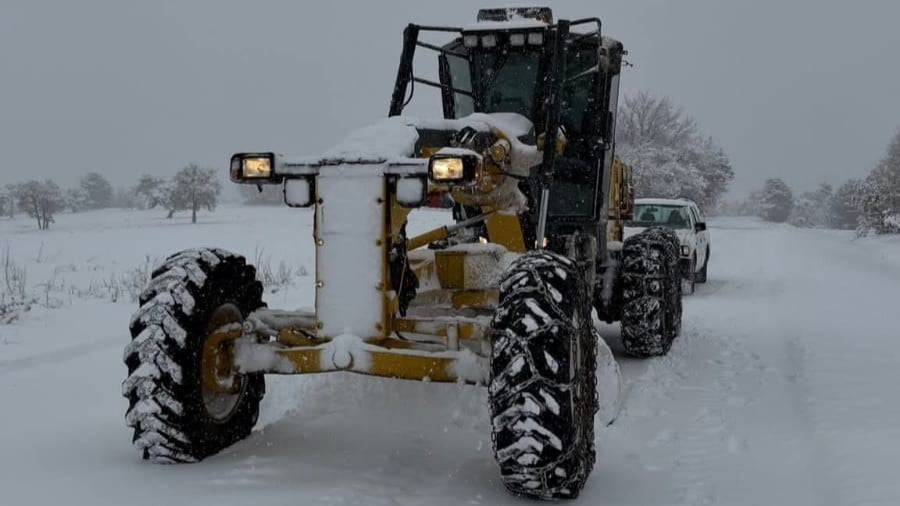 AMASYA’DA YENİ YILIN İLK GÜNÜ YAĞAN YOĞUN KAR YAĞIŞI NEDENİYLE KAPANAN 180 KÖY YOLU 160’I İLK 24...