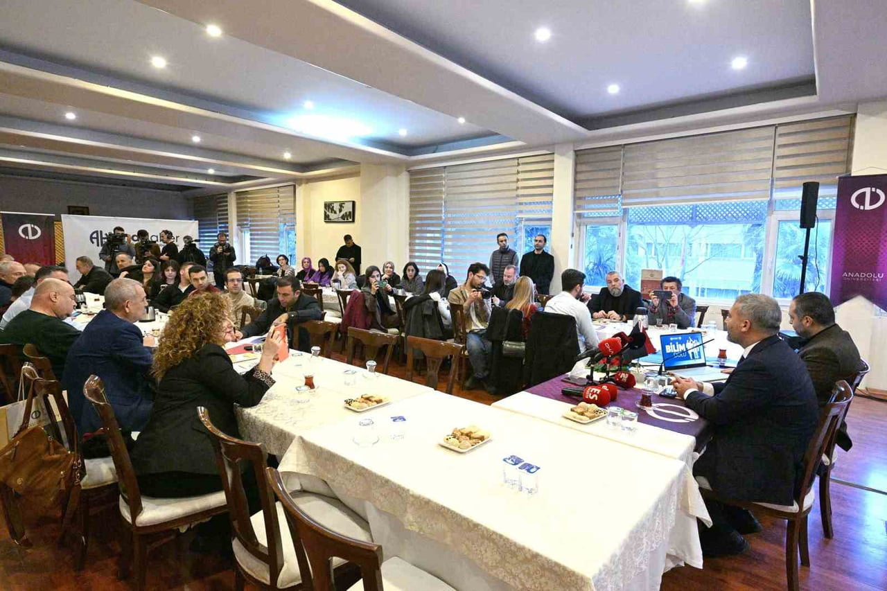 ANADOLU ÜNİVERSİTESİ REKTÖRÜ PROF. DR. YUSUF ADIGÜZEL, ‘10 OCAK ÇALIŞAN GAZETECİLER GÜNÜ’...
