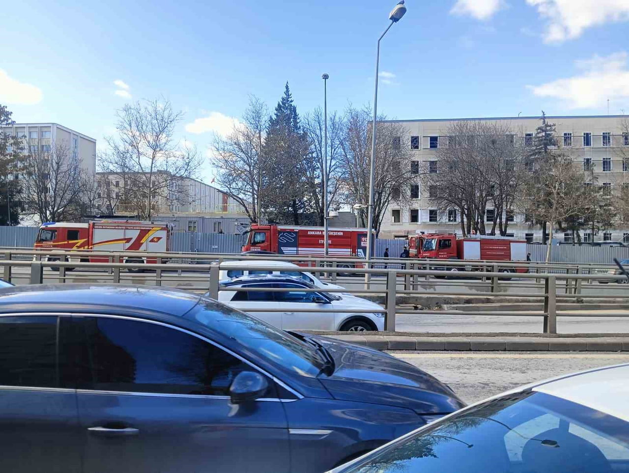 ANKARA’DA İÇİŞLERİ BAKANLIĞI YERLEŞKESİNDE YER ALAN KONTEYNERLERDE HENÜZ BELİRLENEMEYEN BİR...