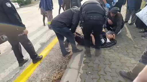 Ankara’da motosiklet sürücüsü, köpeğe çarpmamak için kaza yaptı