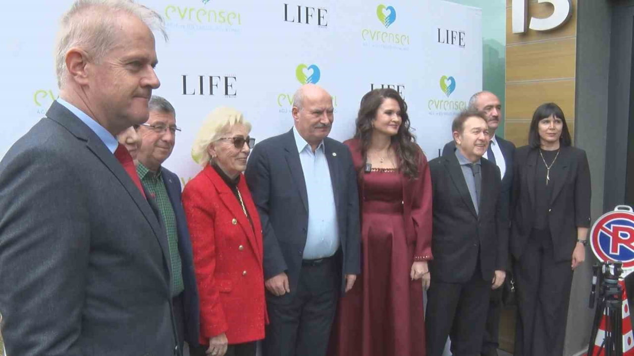 ANKARA’DA ÖZEL BİR DİŞ POLİKLİNİĞİNİN AÇILIŞINA KATILAN ANKARA TİCARET ODASI (ATO) BAŞKANI GÜRSEL...