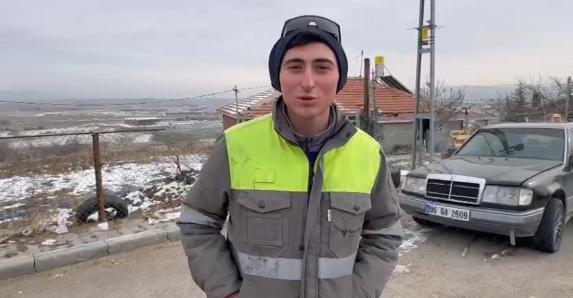 ANKARA’NIN ELMADAĞ İLÇESİNDE, BAKIMSIZ YOLLARIN ZORLU HAVA ŞARTLARINDA BELEDİYE EKİPLERİ...