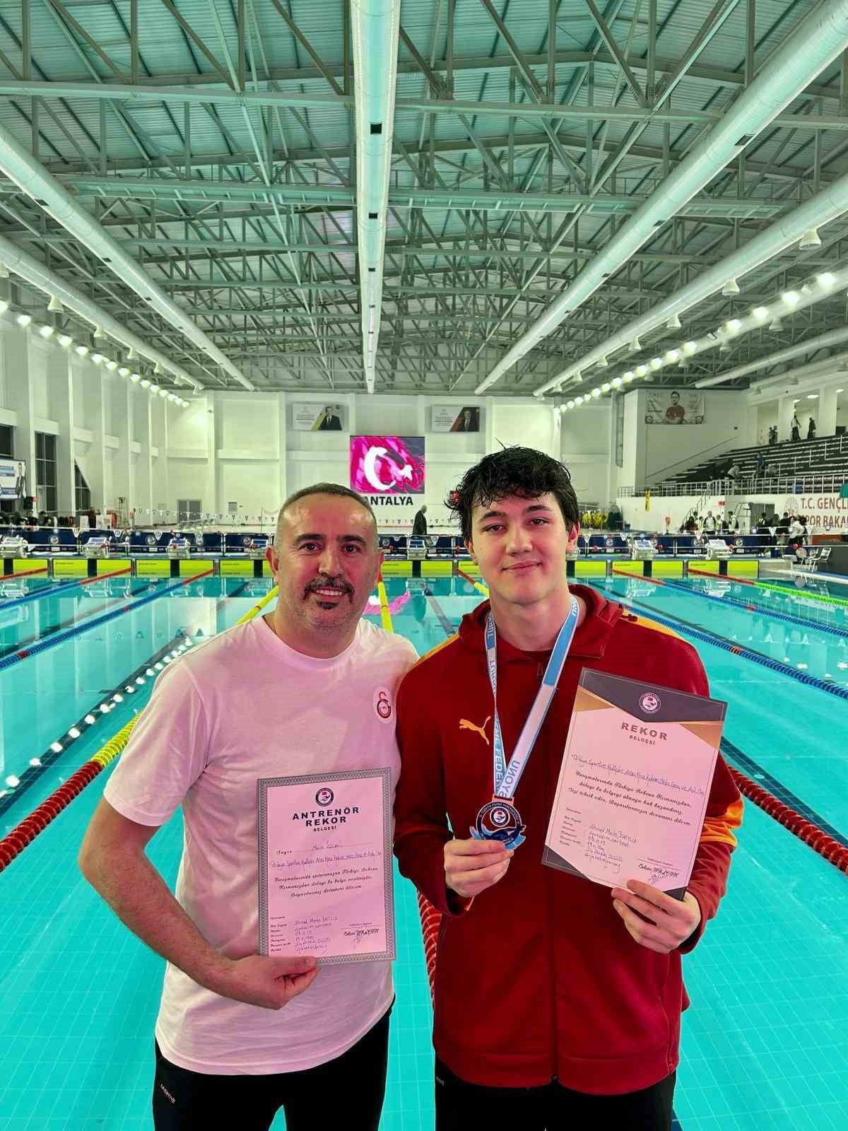 ANTALYA'DA GERÇEKLEŞEN KULÜPLER ARASI KISA KULVAR YÜZME ŞAMPİYONASI’NDA PAMUKKALE OLİMPİK SPORLAR...