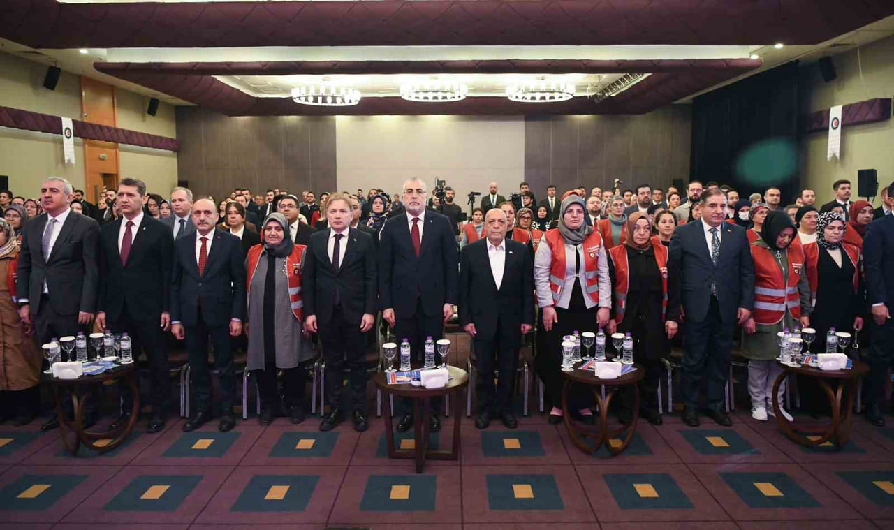 ANTALYA'DA HAK-İŞ KONFEDERASYONU TARAFINDAN "KAYITDIŞI İSTİHDAMLA MÜCADELE EV İŞÇİLERİ" KONULU...