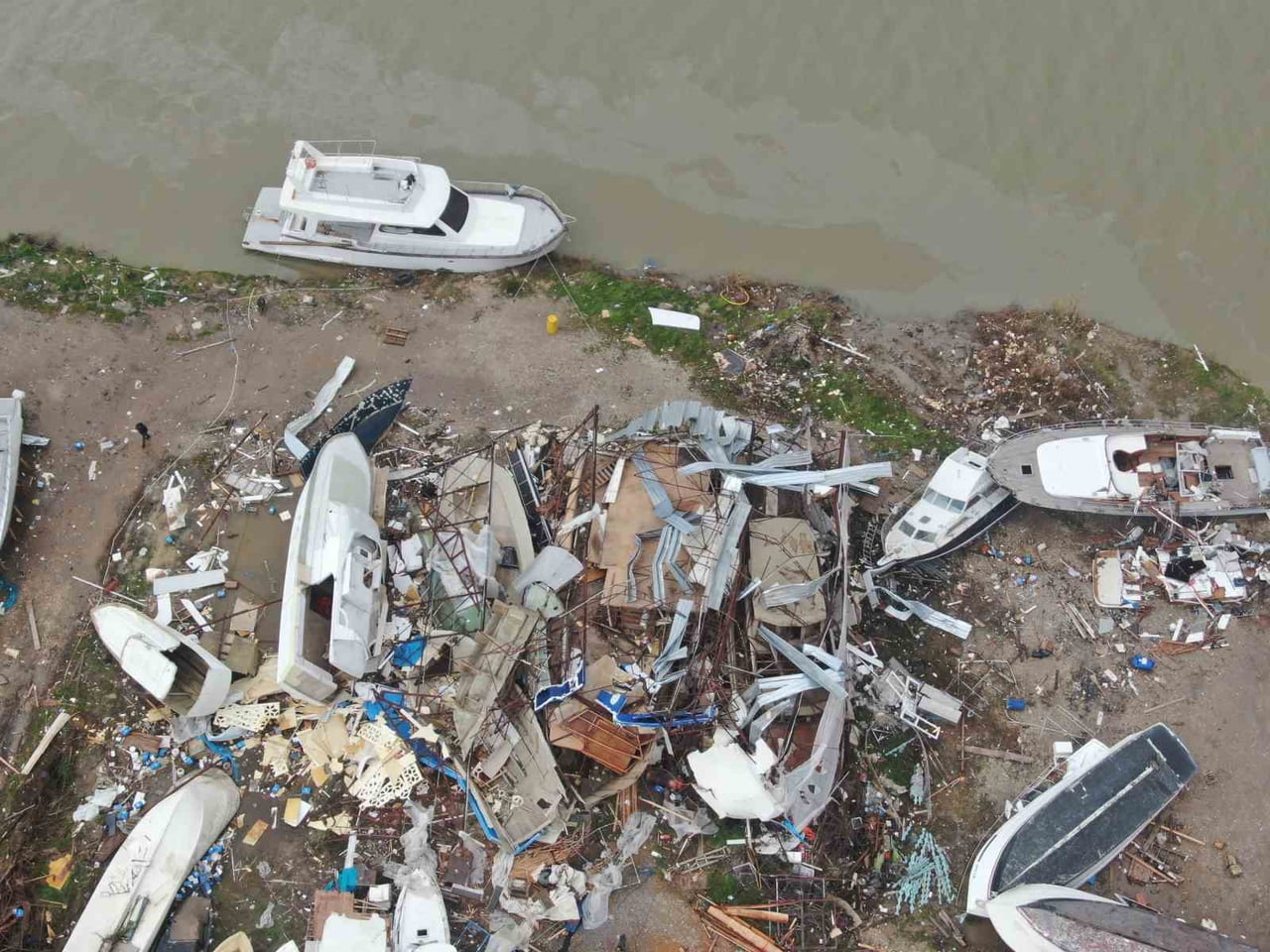 ANTALYA'NIN AKSU İLÇESİNDE SON 24 SAATTE METREKAREYE 190 KİLOGRAMI AŞAN YAĞIŞIN YOL AÇTIĞI SEL VE...