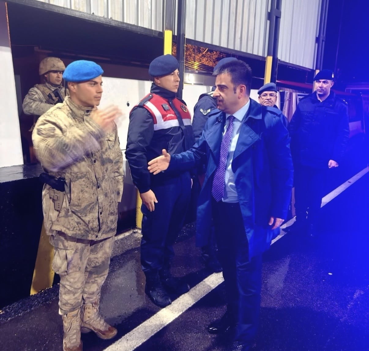 ANTALYA'NIN GAZİPAŞA İLÇESİNDE, YILBAŞI TEDBİRLERİ KAPSAMINDA GÖREV YAPAN GÜVENLİK GÜÇLERİNE...