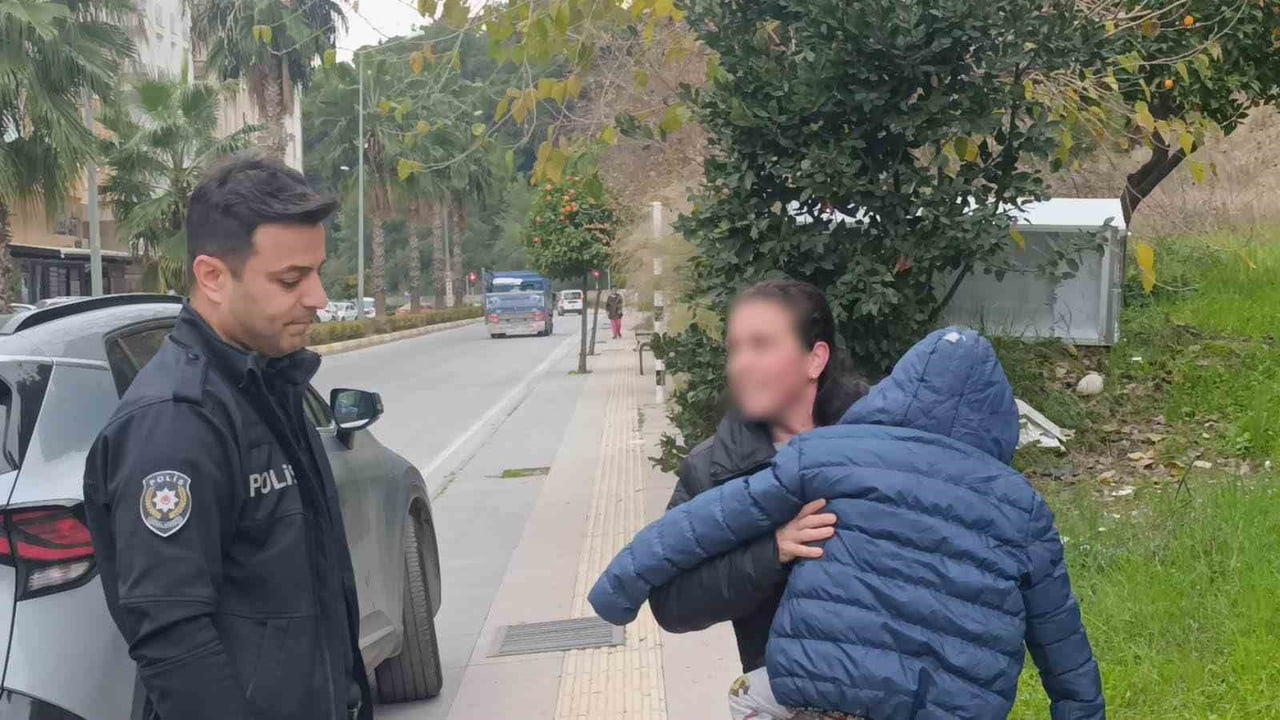 ANTALYA'NIN MANAVGAT İLÇESİNDE BALKONDA BİR ÇOCUĞUN YARDIM İSTEDİĞİ İHBARI EKİPLERİ ALARMA...