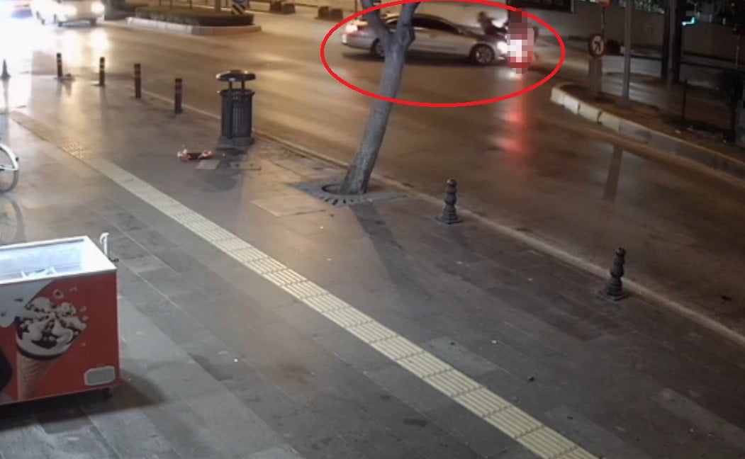 ANTALYA'NIN MANAVGAT İLÇESİNDE DÖNÜŞ YASAĞININ OLDUĞU YERDEN DÖNEN OTOMOBİL, MOTOSİKLETTE ÇARPTI....